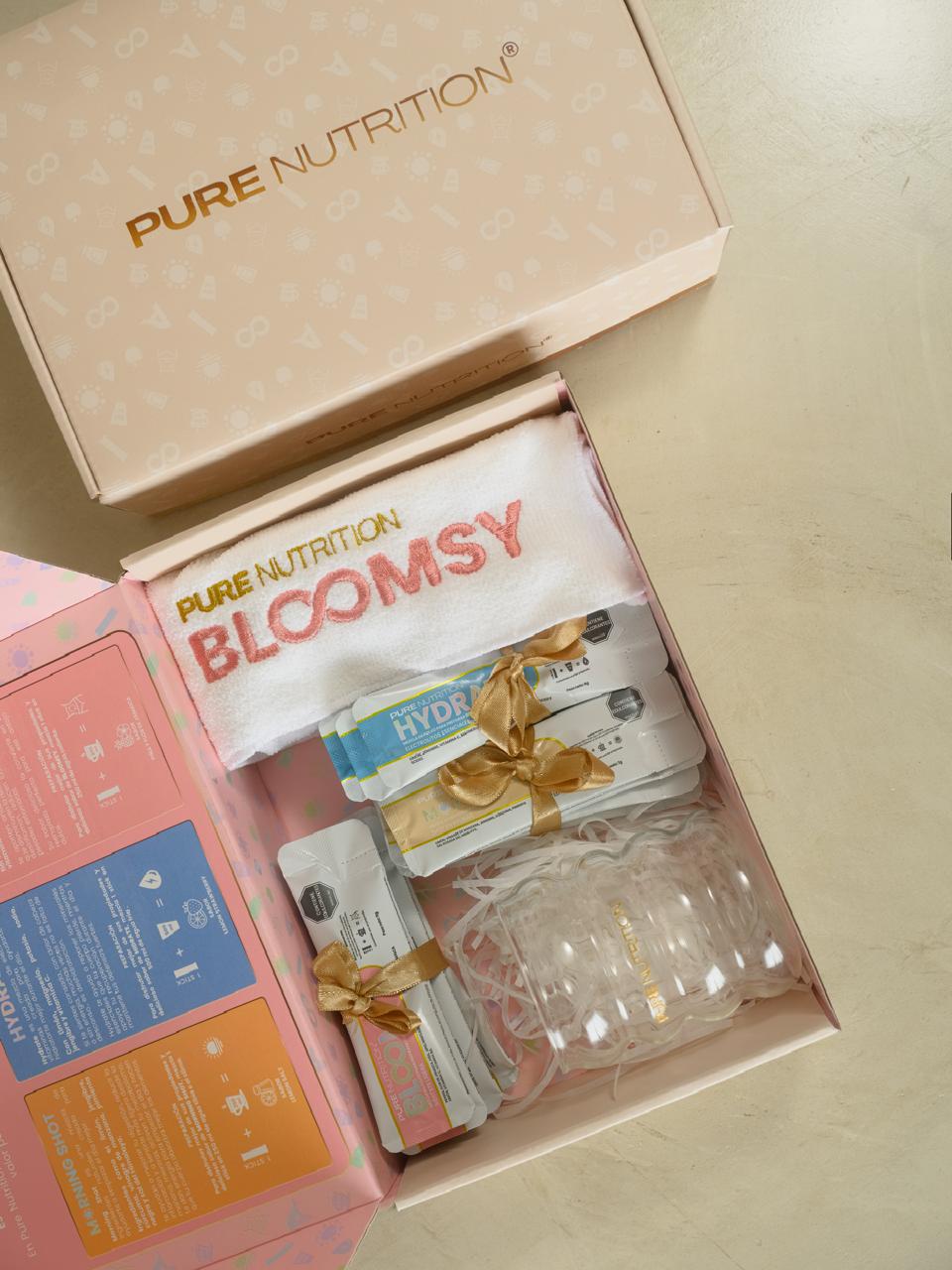 Pure Box abierta con los tres productos, vaso y toalla de ritual